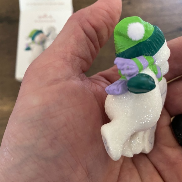 2018 Snowman Hallmark Keepsake Ornament - Picture 4 of 4